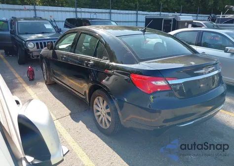 2013 Chrysler 200 Touring z USA, uszkodzony, nr VIN 1C3CCBBB8DN701736